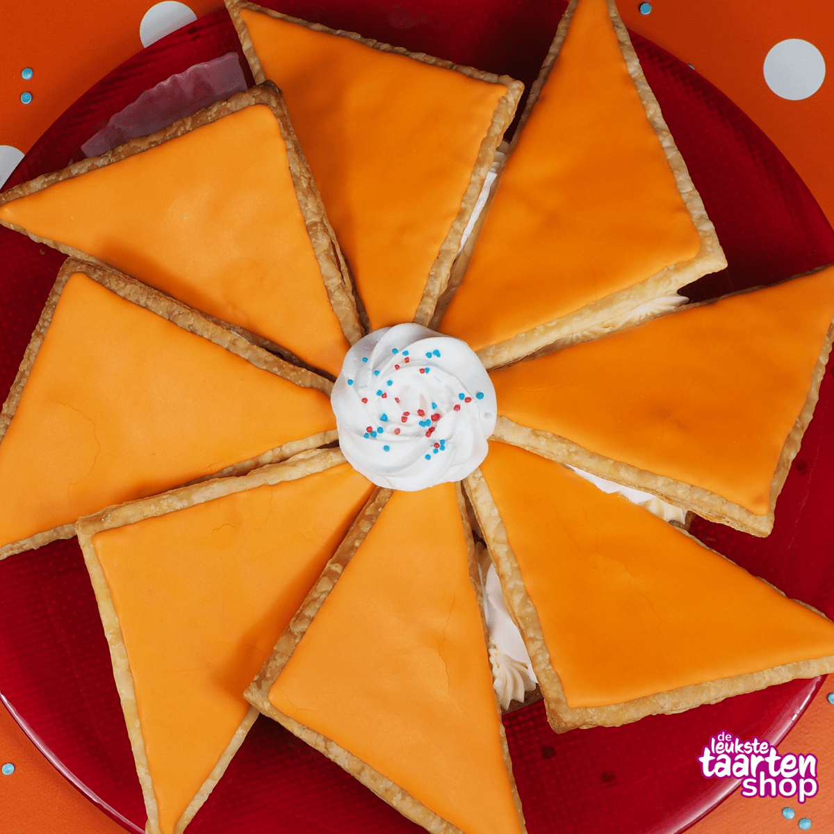 Oranje Tompoucetaart