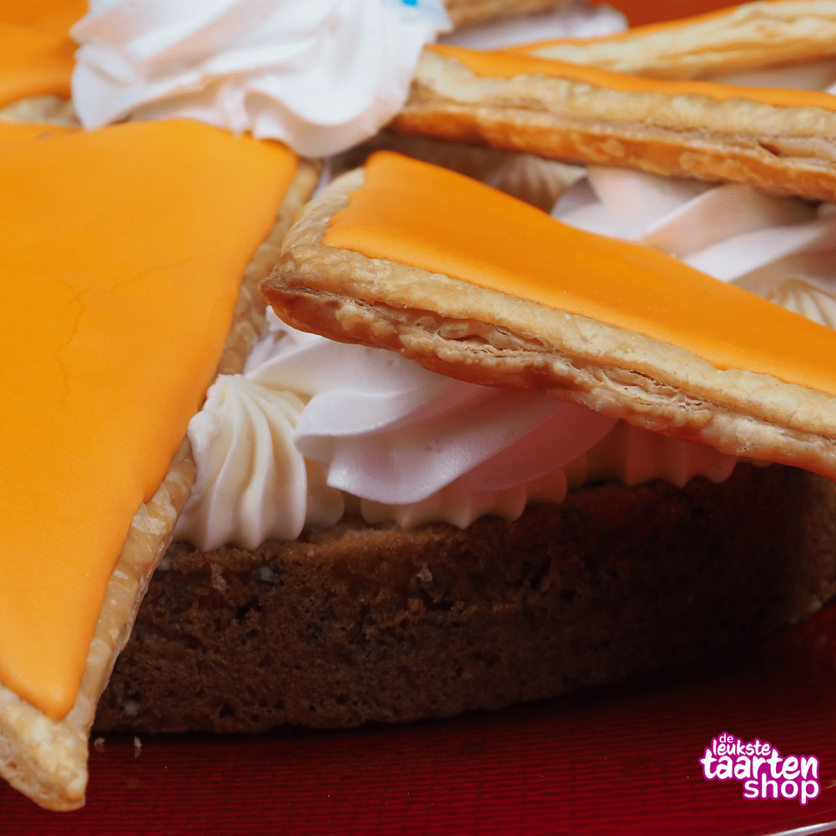 Oranje Tompoucetaart