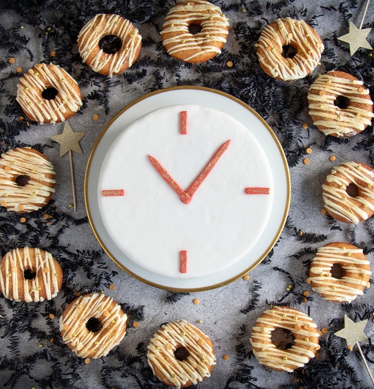 Oud & Nieuw Klok Taart en Donuts